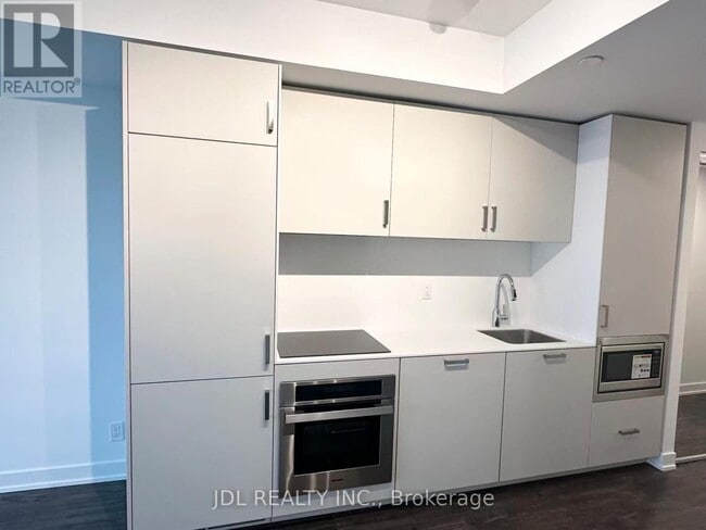 Building Photo - 88 Queen St E