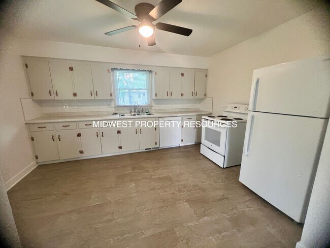 Foto del edificio - Freshly Updated 2 Bedroom Duplex