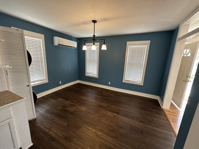 Dining room - 215 N 7th St