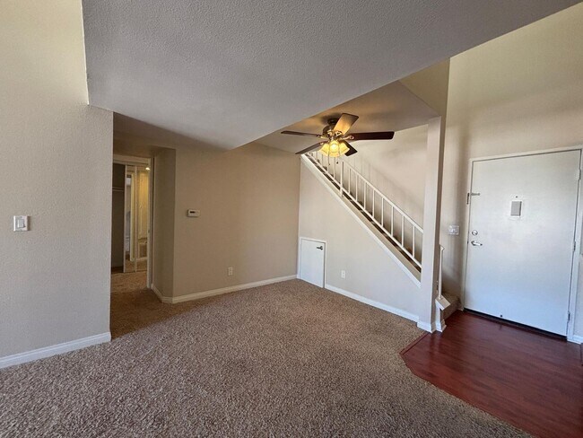 Building Photo - Beautiful 2 Bedroom 2 Bathroom Home in Woodland Hills