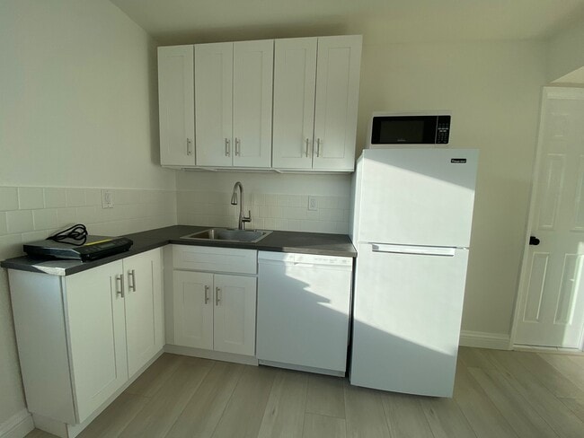 New fridge, new dishwasher, new cooktop, microwave, new shaker cabinets - 26541 Avenida Veronica