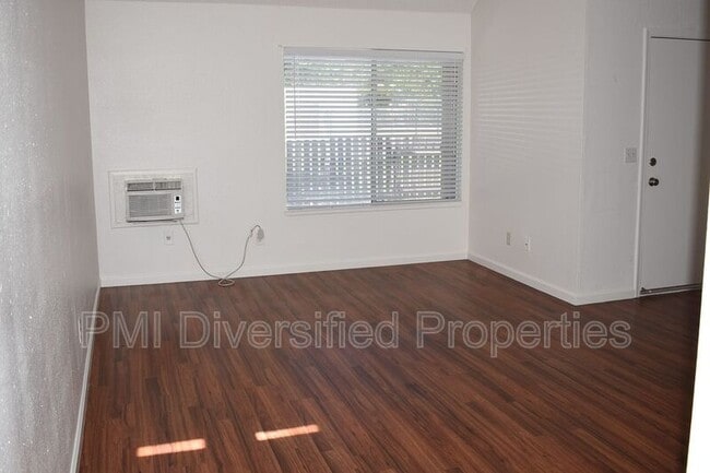 Building Photo - 1041 Baywood Dr