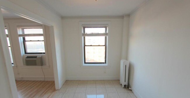 Foto del edificio - 2760 N Pine Grove Ave
