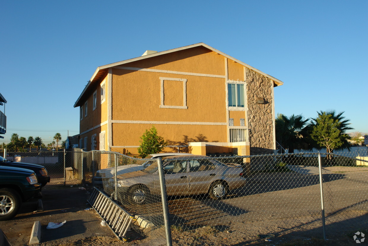 Building Photo - 1671 Stevens St