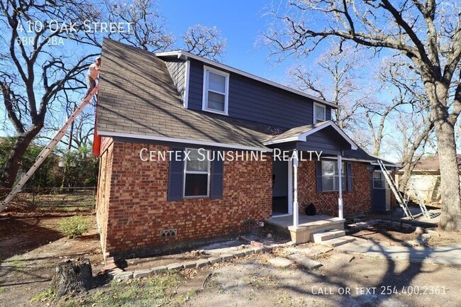 Building Photo - 410 Oak St