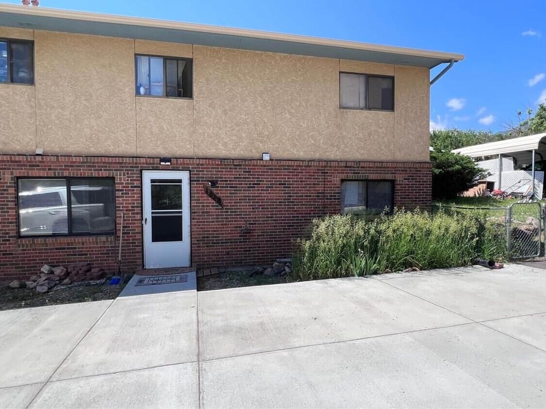 Foto principal - Newly remodeled 2bedroom 1 bath, includes ...