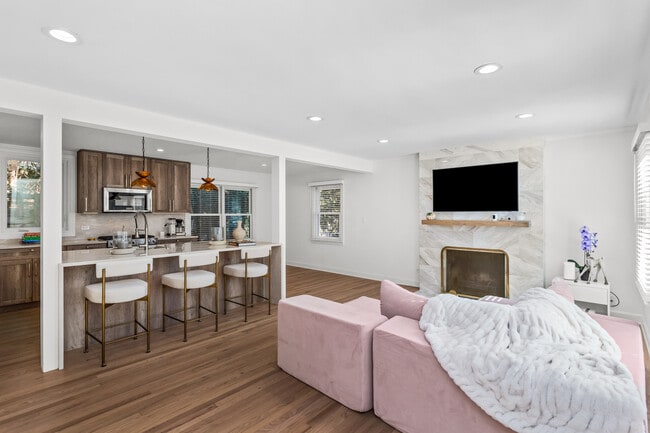 Building Photo - 1380 Cavell Ave