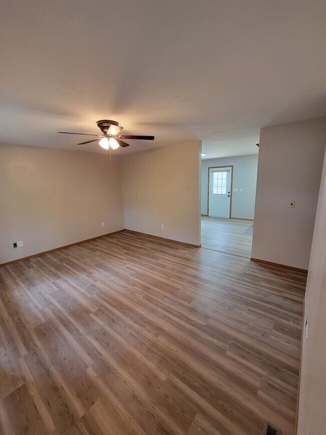 Building Photo - 3 bedroom | 2 bathroom | 2 car garage home...