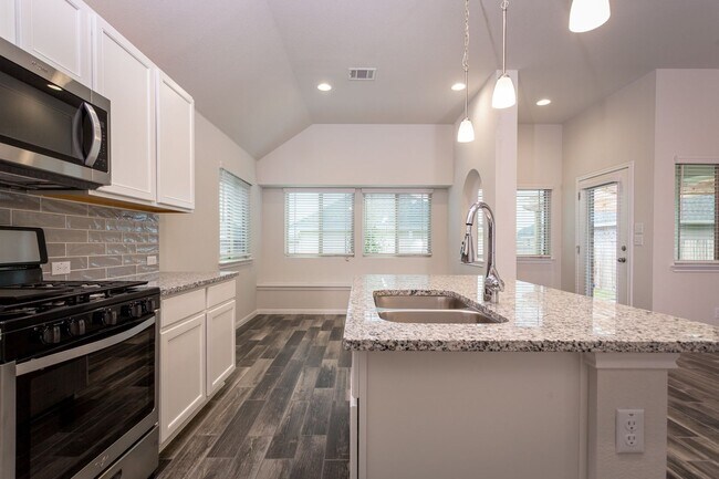 Building Photo - Modern 3 bed 2 bath home!