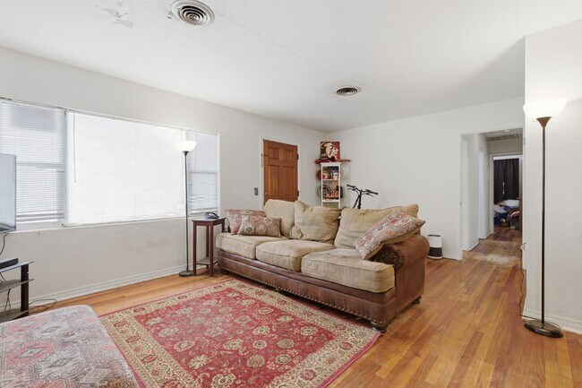 Foto del edificio - 1734 W Tharpe St