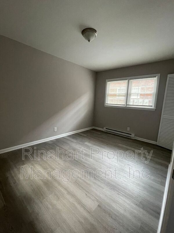 Foto del edificio - 1045 W Meadow Dr
