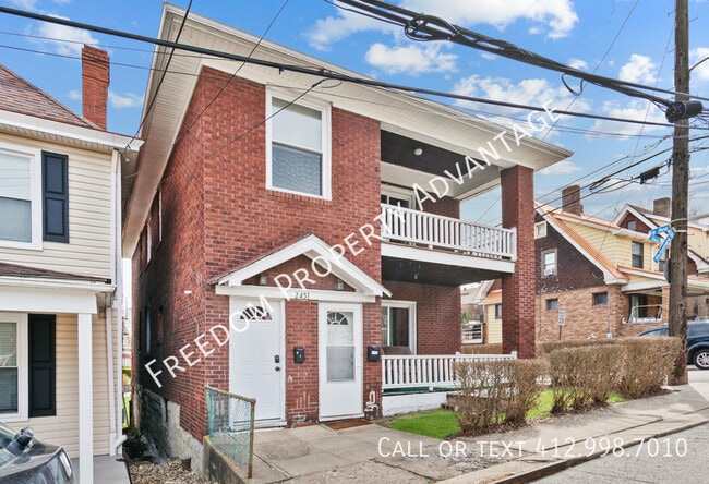 Building Photo - 2451 Wedgemere St