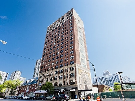 Building Photo - 1211 N LaSalle Dr