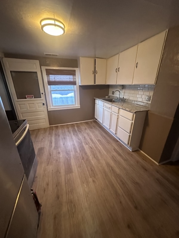 Building Photo - 2114 W 40th St