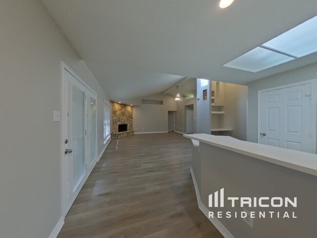Building Photo - 4708 N Prairieview Ct
