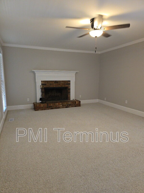 Building Photo - 4500 Pine Hill Terrace NE