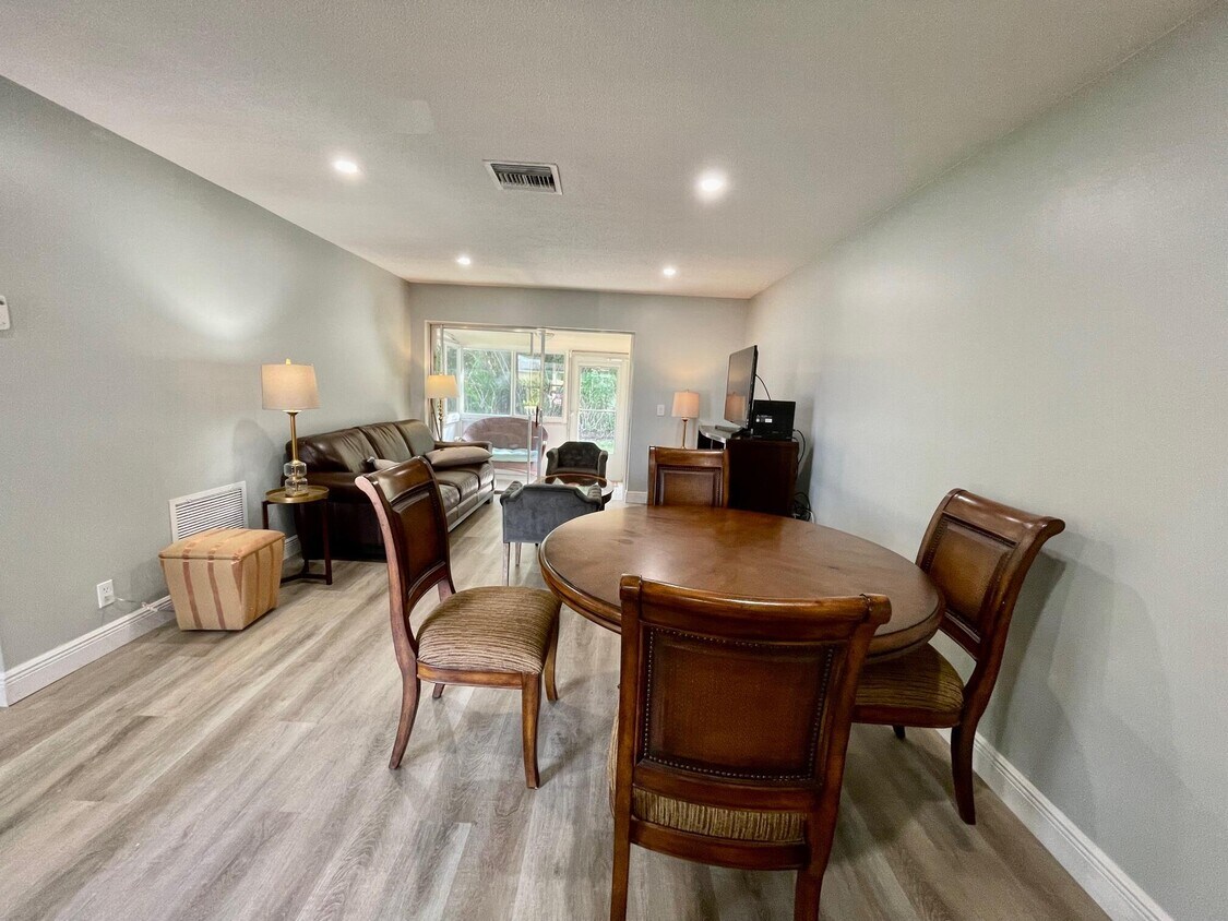 Foto principal - 2501 Barkley Dr W