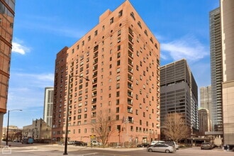 Building Photo - 345 N Canal St