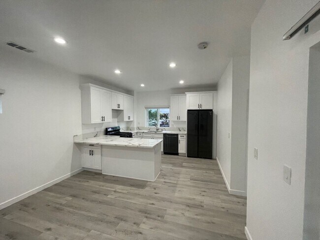 Building Photo - 5045-5047 Campanile Dr
