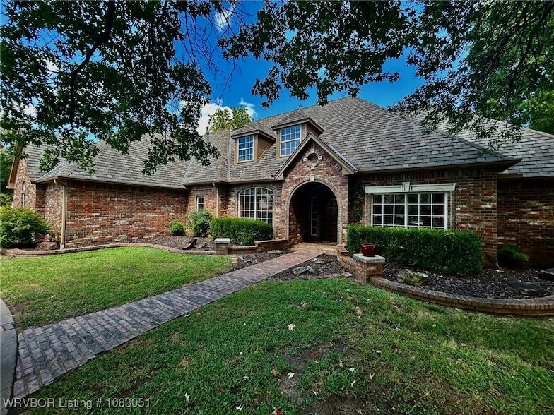 Foto principal - 1801 Oak Forest Dr