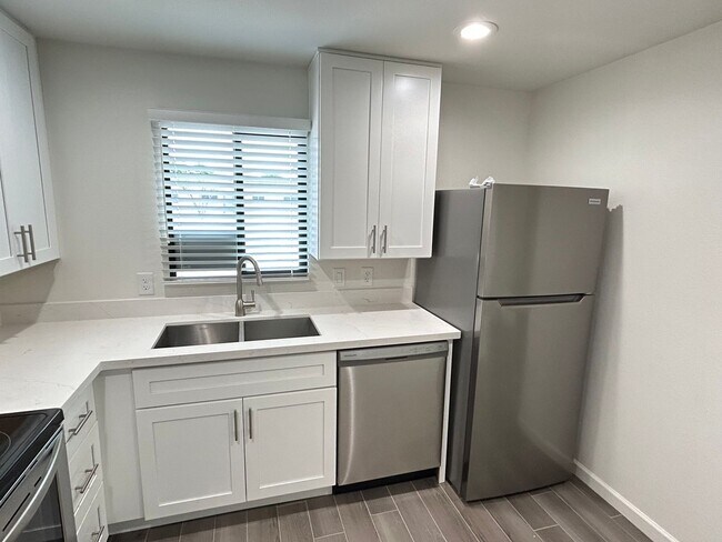 Building Photo - Downtown Chandler remodeled 2 bed 1 bath!