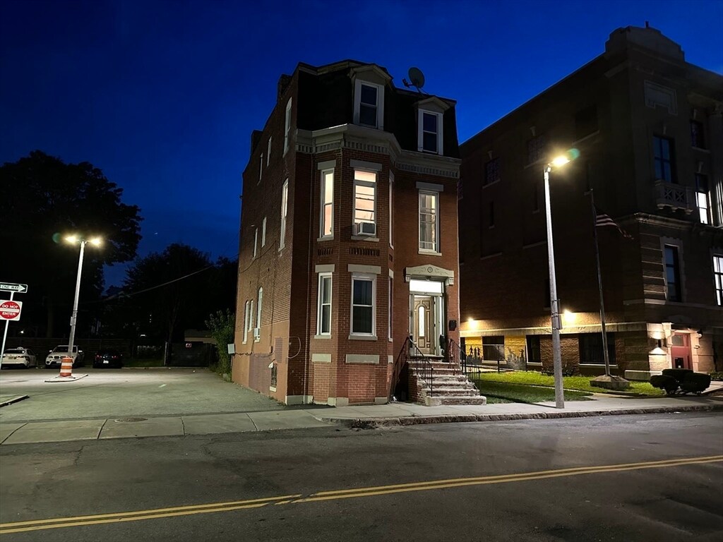 Foto principal - 349 Dudley St