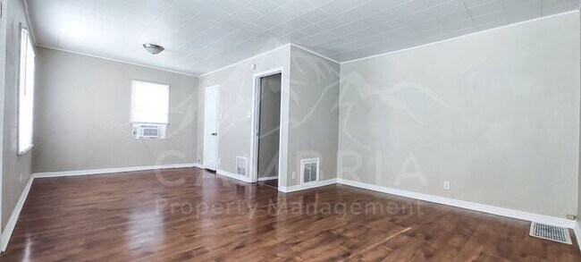 Building Photo - Cozy 5 BR home in Salt Lake City