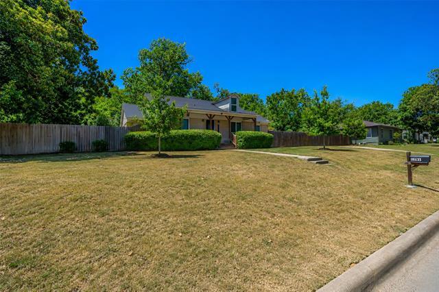 Building Photo - 1701 Brook Hollow Dr