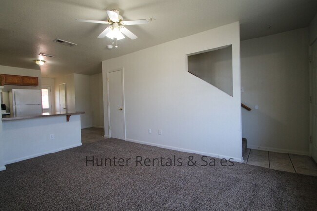 Building Photo - Spacious Two-Bedroom!