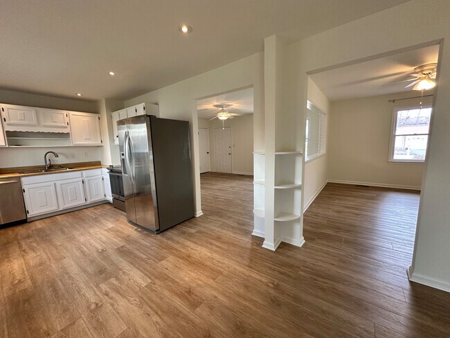 Foto del edificio - 310 Azalia Dr