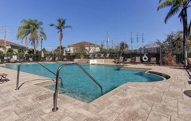 Foto del edificio - Spacious 3br 2.5ba Townhome in North Saint Petersburg