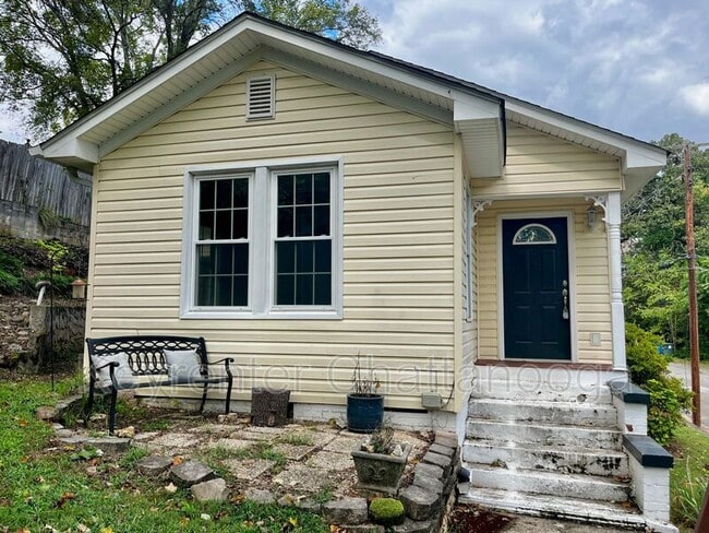 Photo - 904 Boylston St House