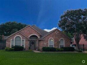 Building Photo - 2945 Silvercrest Ln