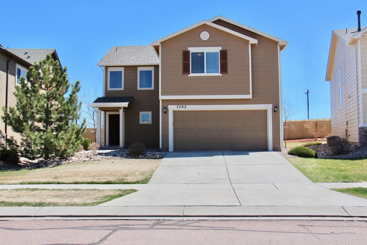 Stetson Hills Home with 3 Bedrooms and 2.5 Baths Available in May - Stetson Hills Home with 3 Bedrooms and 2.5 Baths Available in May