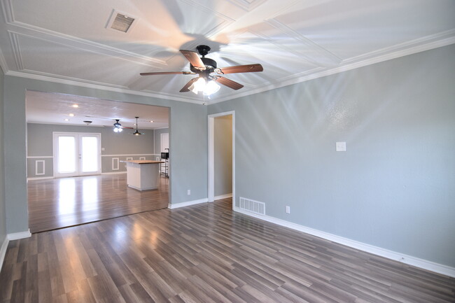 Building Photo - 3107 Longview Dr