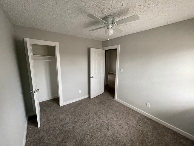 Cama 2 - 4855 College St