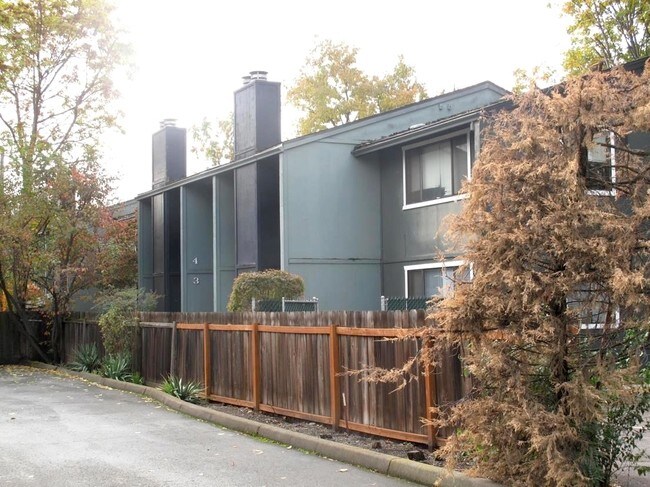 Foto del edificio - 838 Bennett Ave