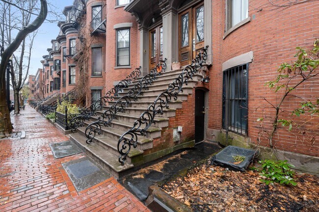 Building Photo - 182 W Brookline St