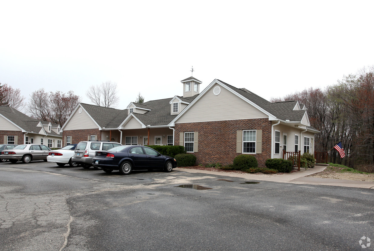 Building Photo - Quail Hollow Village