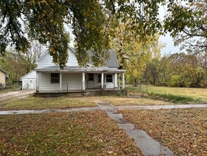 Building Photo - 617 E 8th St