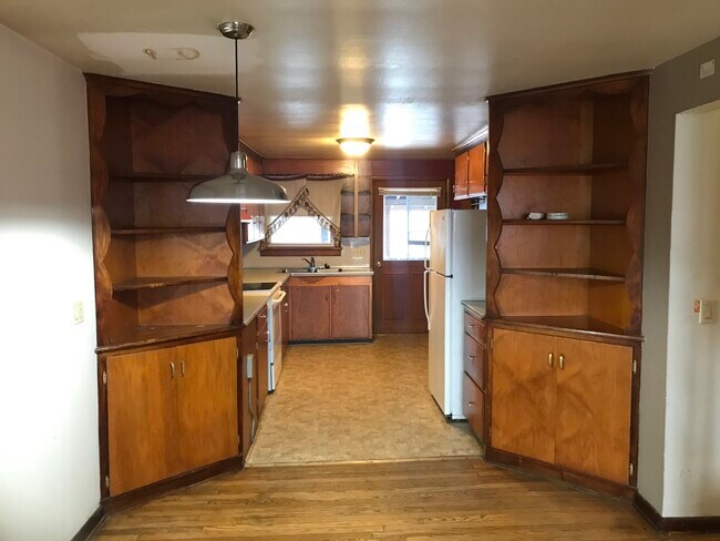 Dining/Kitchen - 1323 Cemetery St
