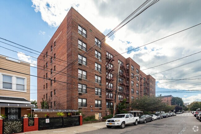 Building Photo - Tyler Towers