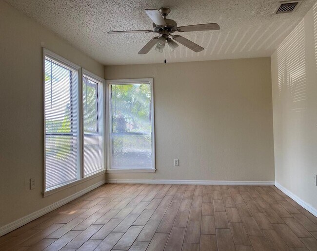 Dormitorio principal - 618 Saint Johns Ct