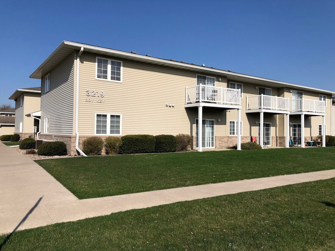Building Photo - 3212 Polaris Dr