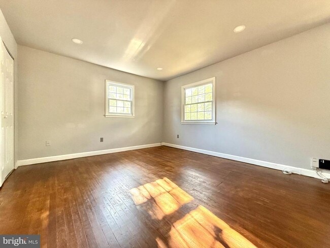 Building Photo - 4537 Kingston Rd