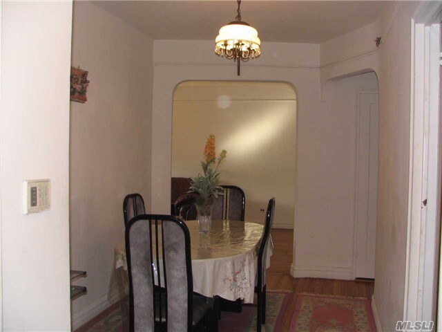 Foto del edificio - 61-41 Saunders St