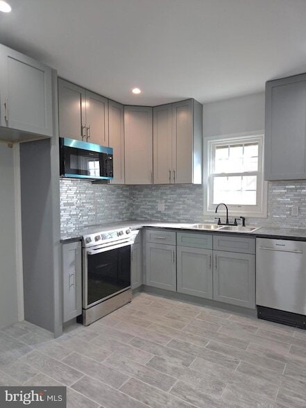 Photo - 5354 Woodland Ave Townhome