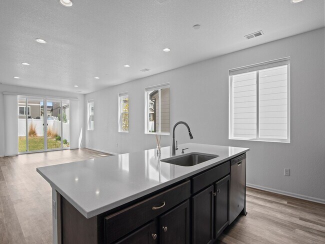 Foto del edificio - Modern Home With Great Amenities Available...