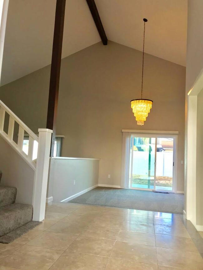 Dinning room from entrance - 499 Hilltop Drive