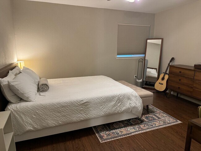 Building Photo - 3 Bedroom Single Family Home in Austin